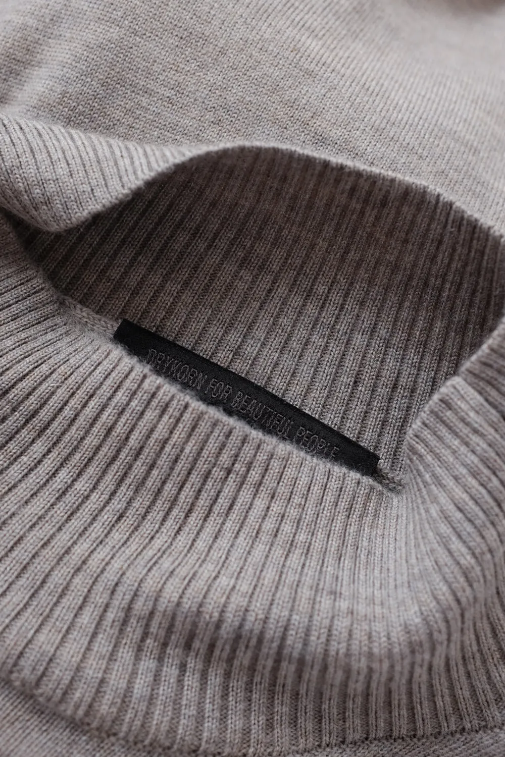 PURE WOOL MOCK NECK DRYKORN SWEATER