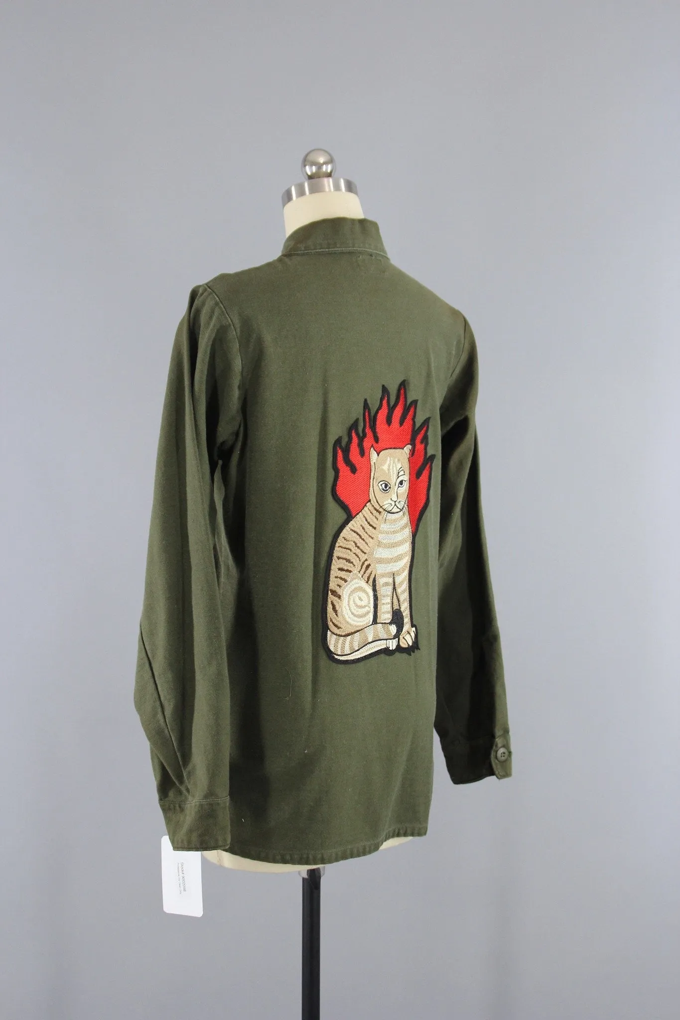 Vintage 1970s Embroidered US Army Shirt / Flaming Hell Cat Embroidery Patch